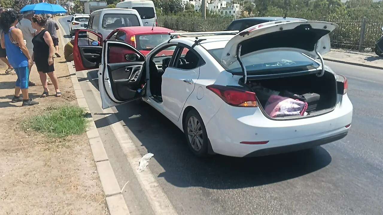 Muğla’da Zincirleme Kaza, 4 Araç Birbirine Girdi 3
